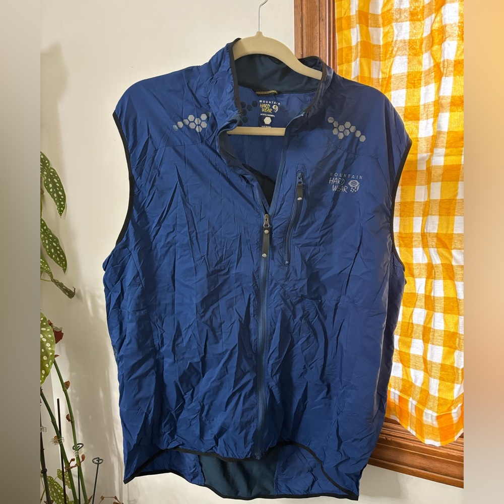 Mountain hardware vest